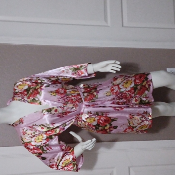 - Woman's cute robe - Picture 3 of 3